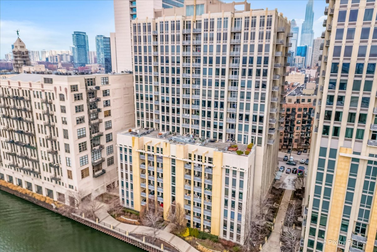 720 N Larrabee Street Unit: 802