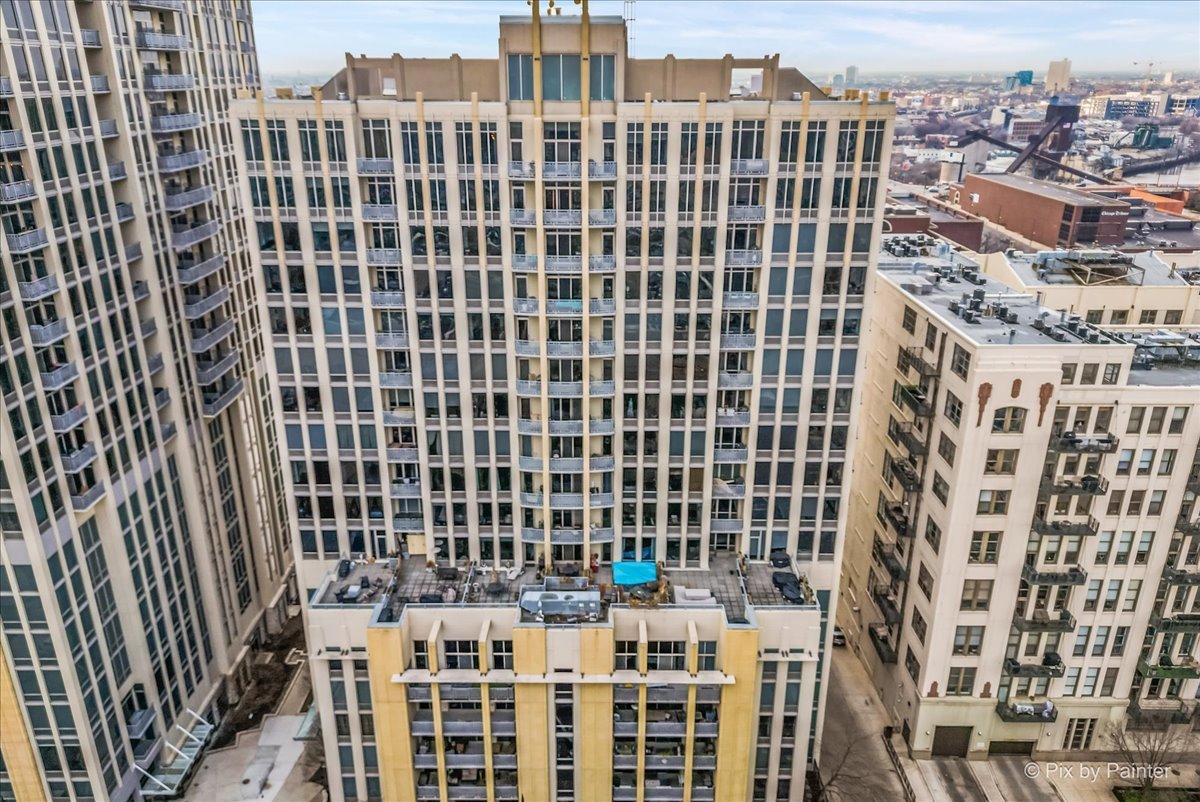 720 N Larrabee Street Unit: 802