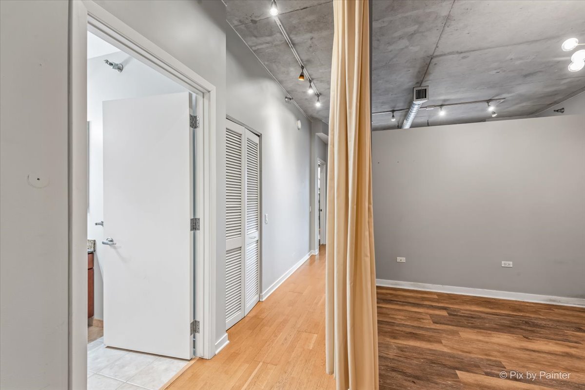 720 N Larrabee Street Unit: 802