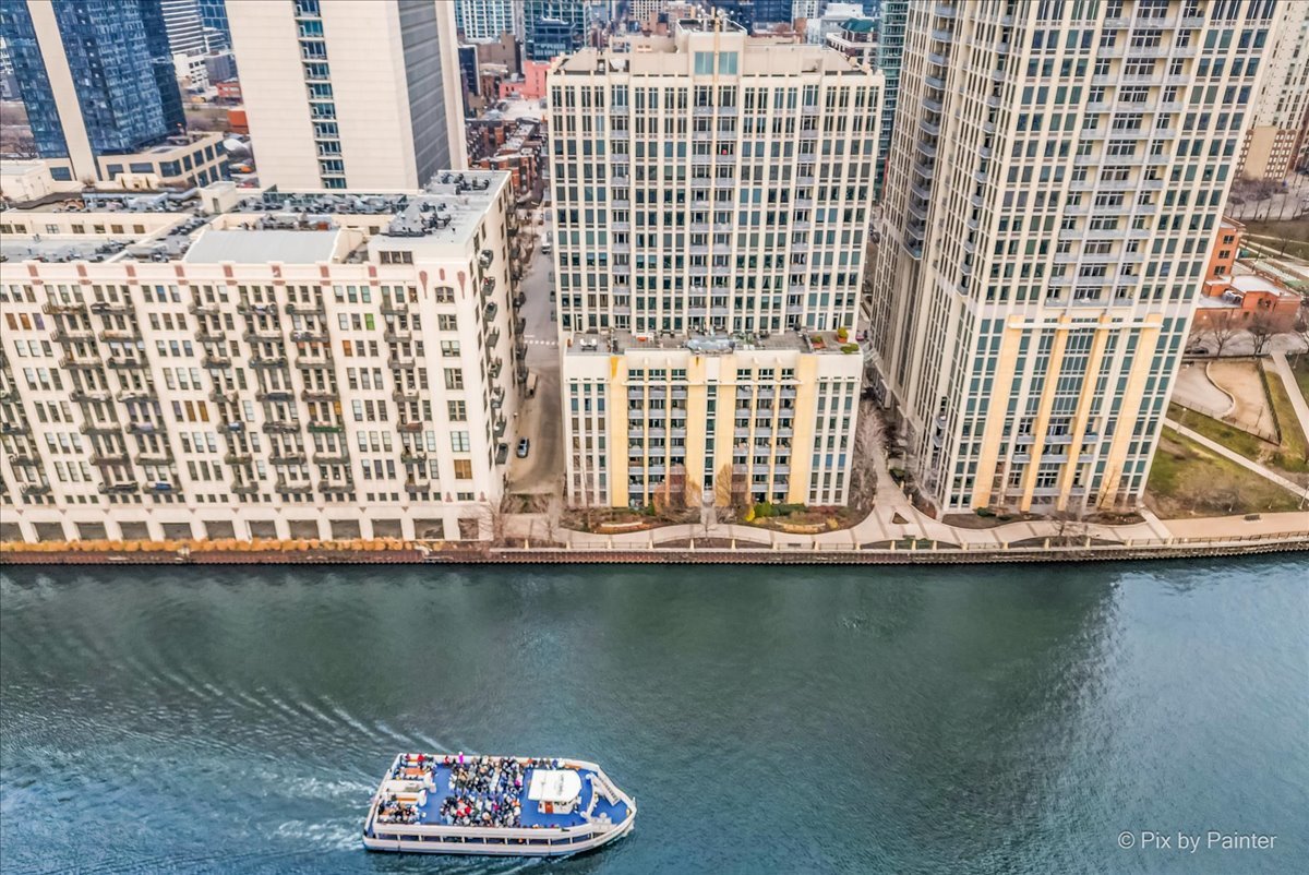 720 N Larrabee Street Unit: 802