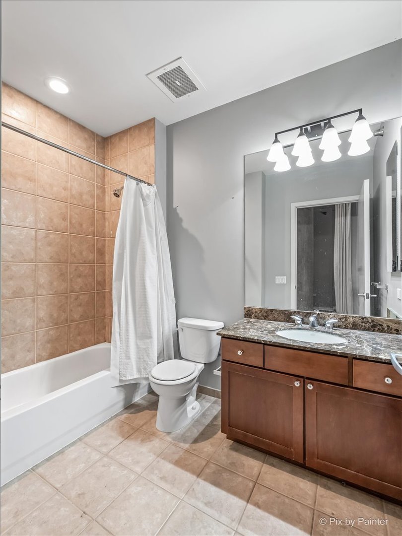 720 N Larrabee Street Unit: 802
