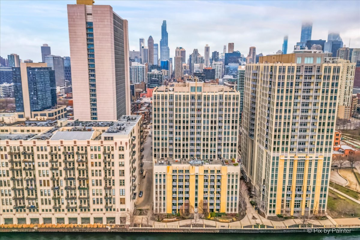 720 N Larrabee Street Unit: 802
