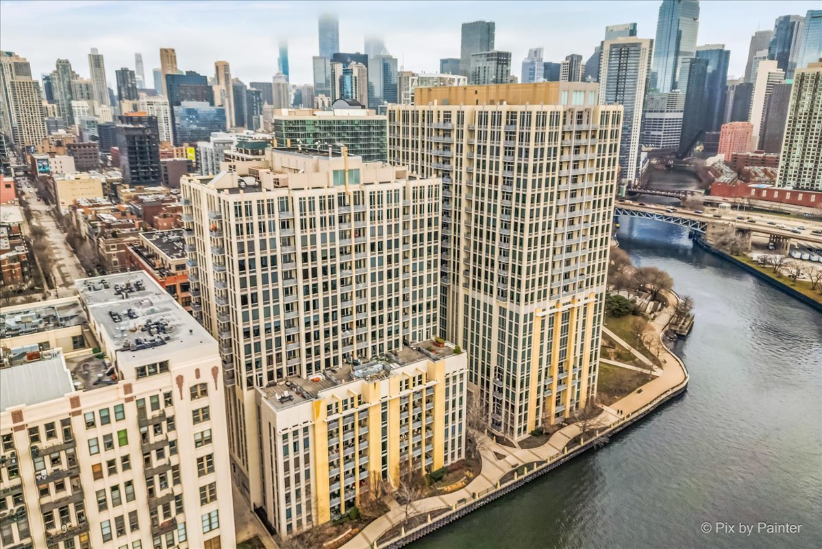 720 N Larrabee Street Unit: 802