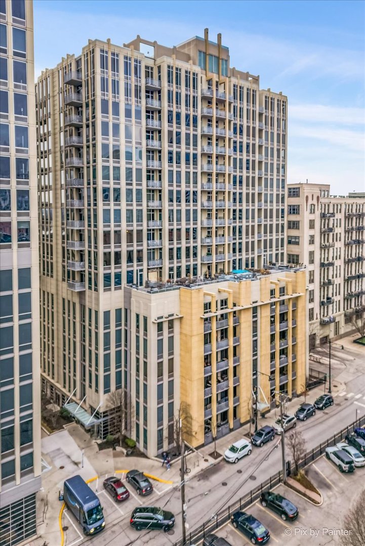 720 N Larrabee Street Unit: 802
