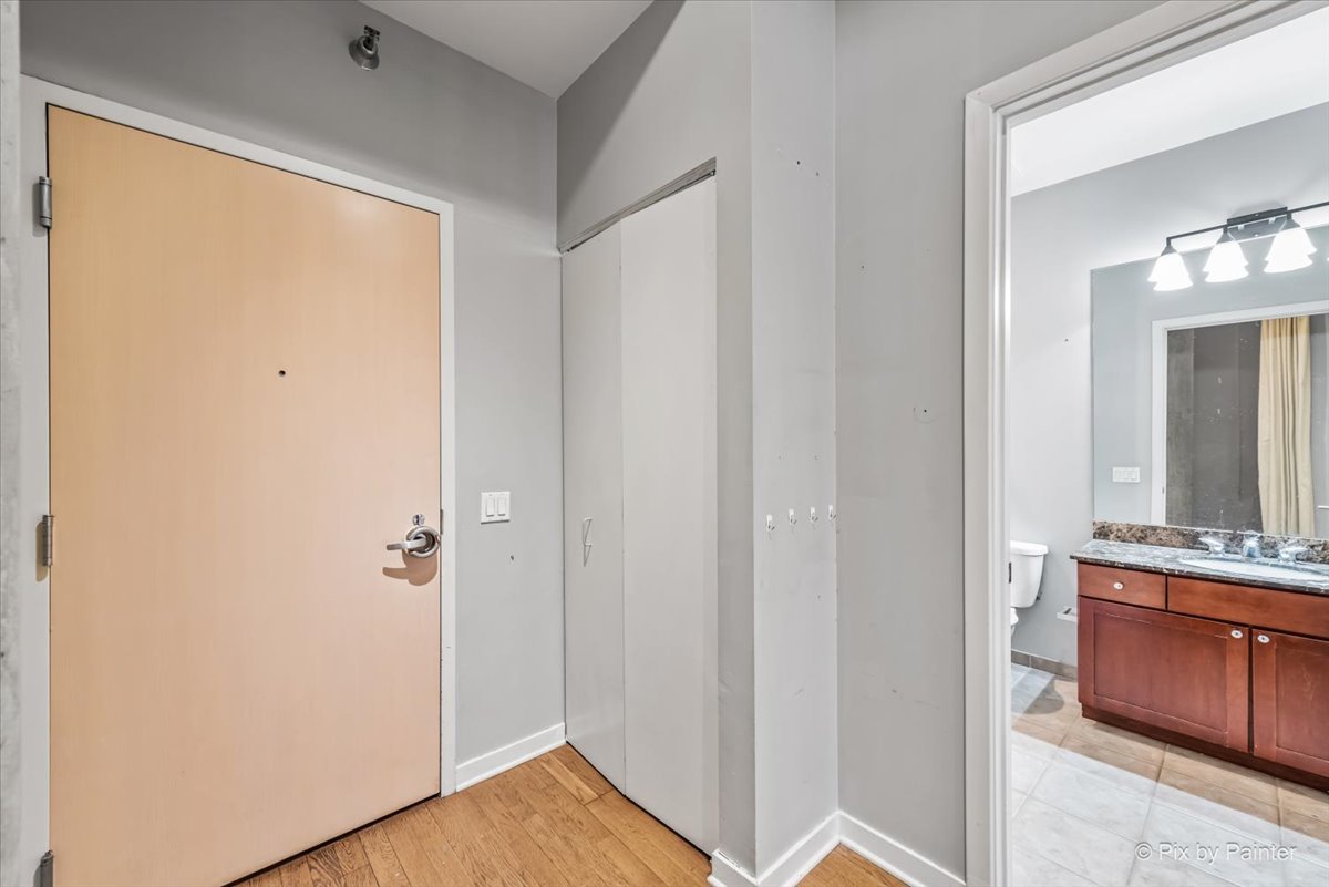 720 N Larrabee Street Unit: 802