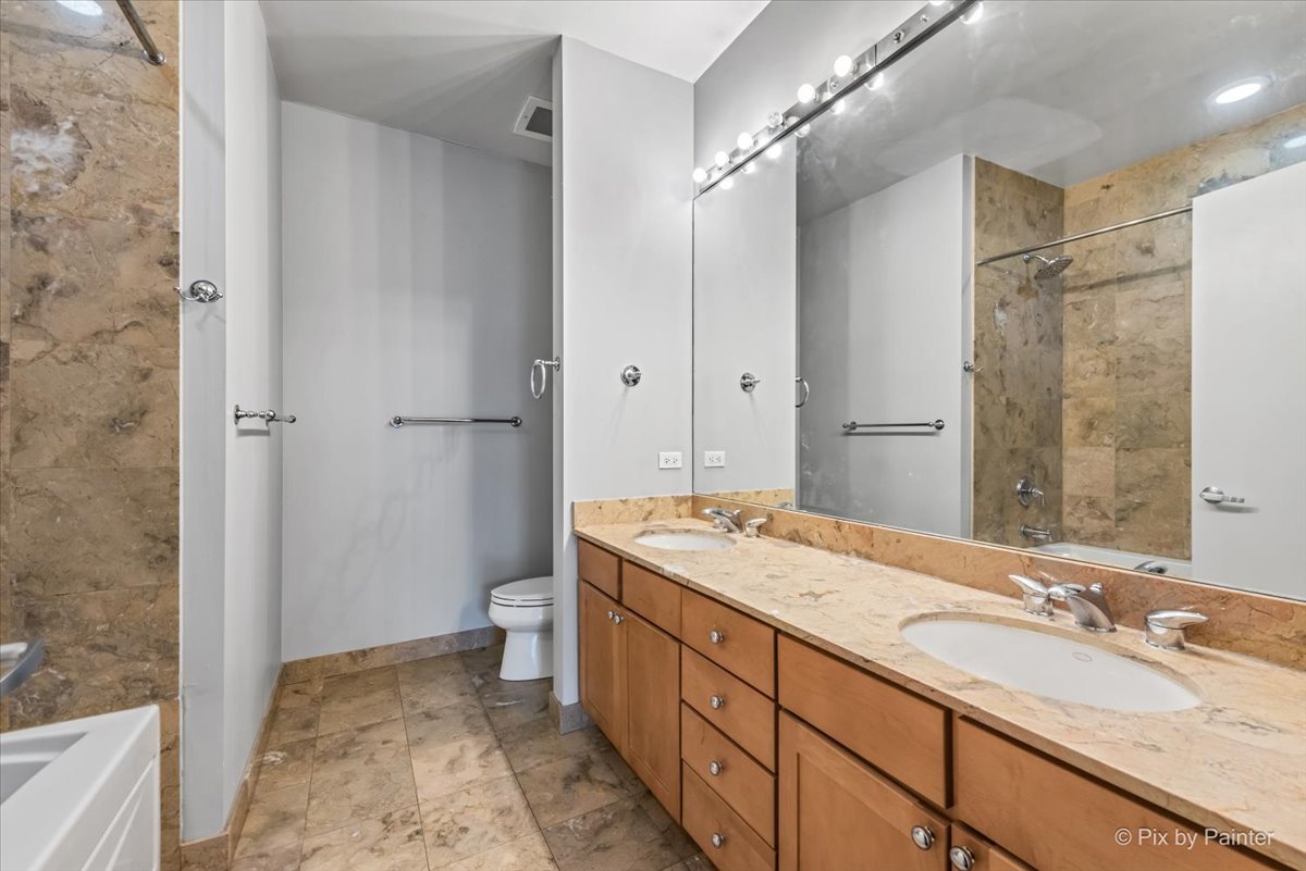 720 N Larrabee Street Unit: 802