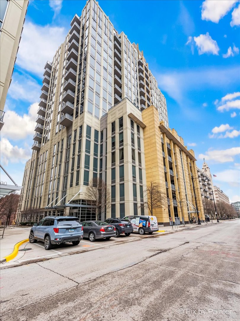 720 N Larrabee Street Unit: 802