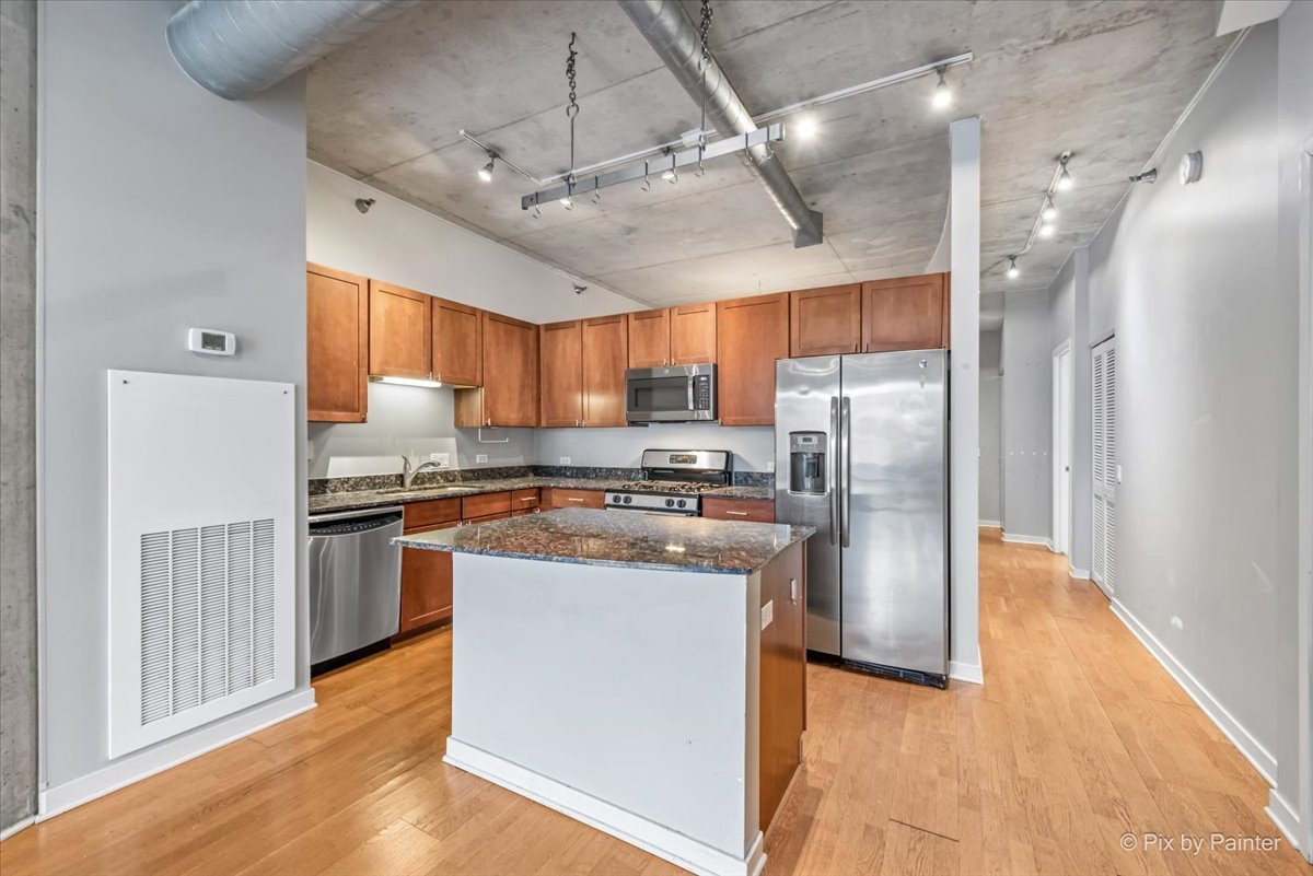 720 N Larrabee Street Unit: 802