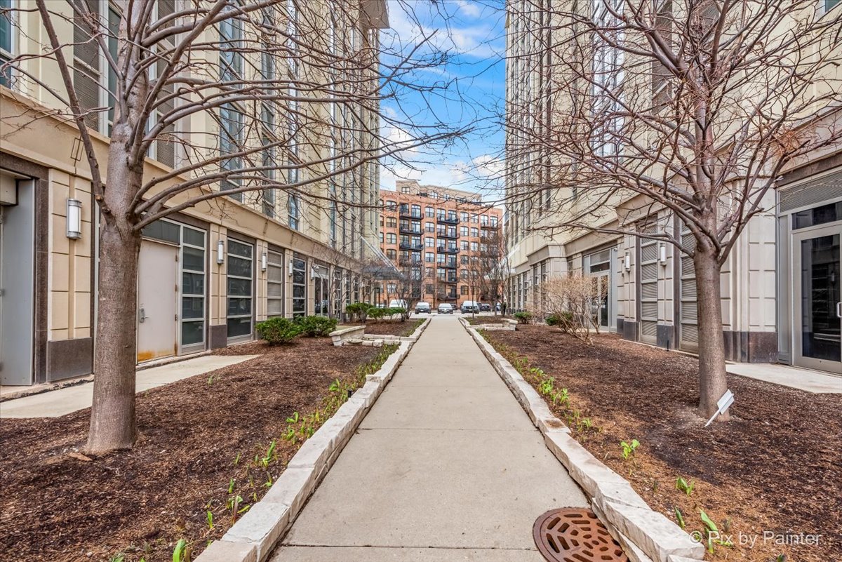 720 N Larrabee Street Unit: 802