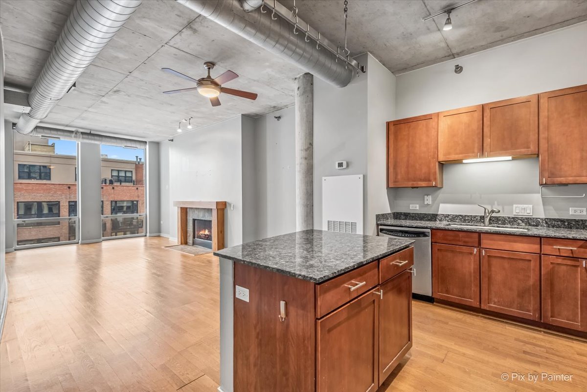720 N Larrabee Street Unit: 802