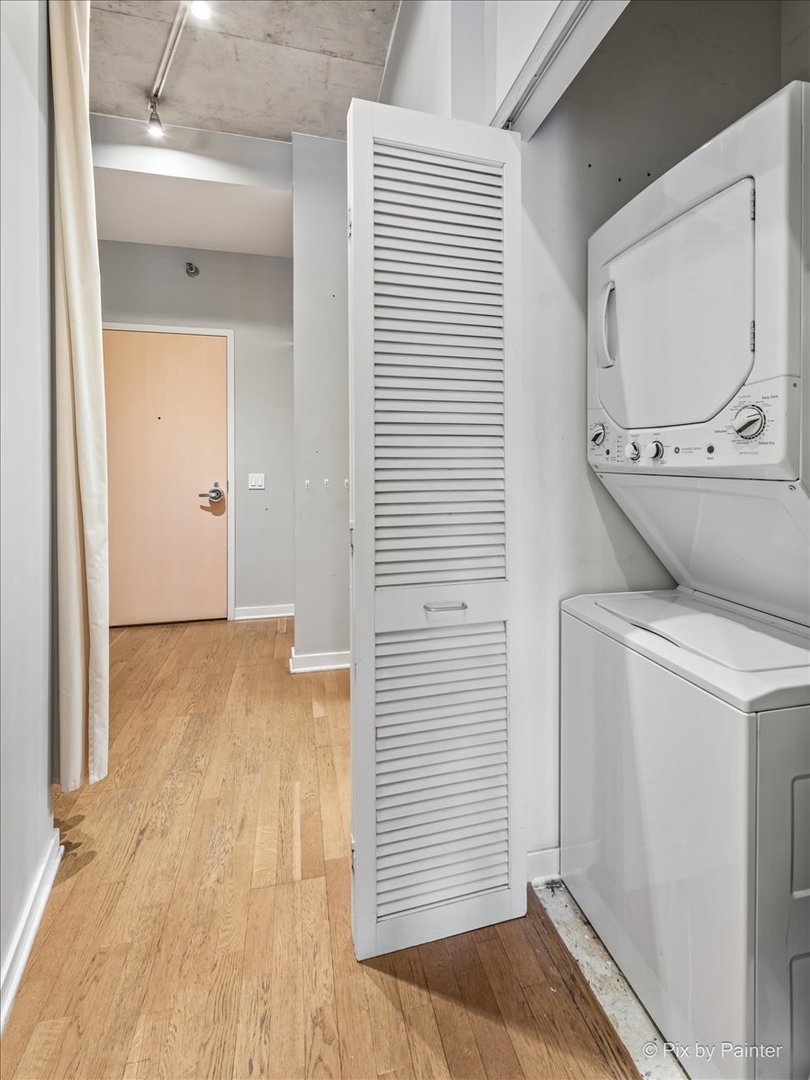 720 N Larrabee Street Unit: 802