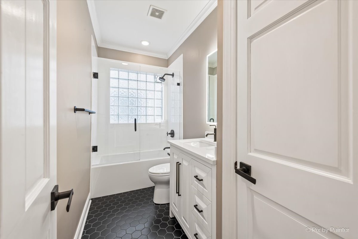 2846 N Halsted Street Unit: 2S
