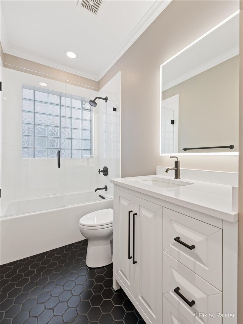 2846 N Halsted Street Unit: 2S