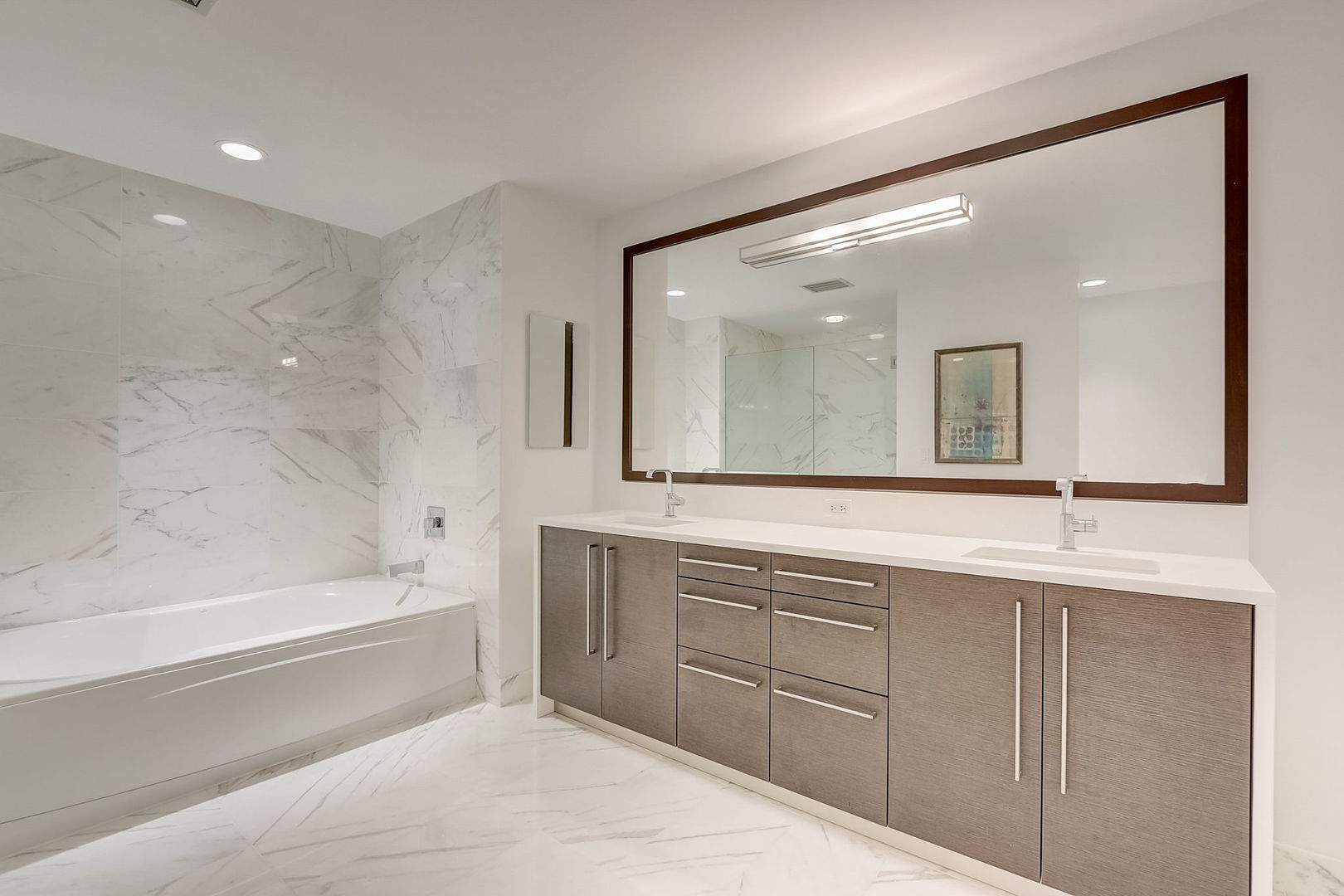 1201 S Prairie Avenue Unit: 3902