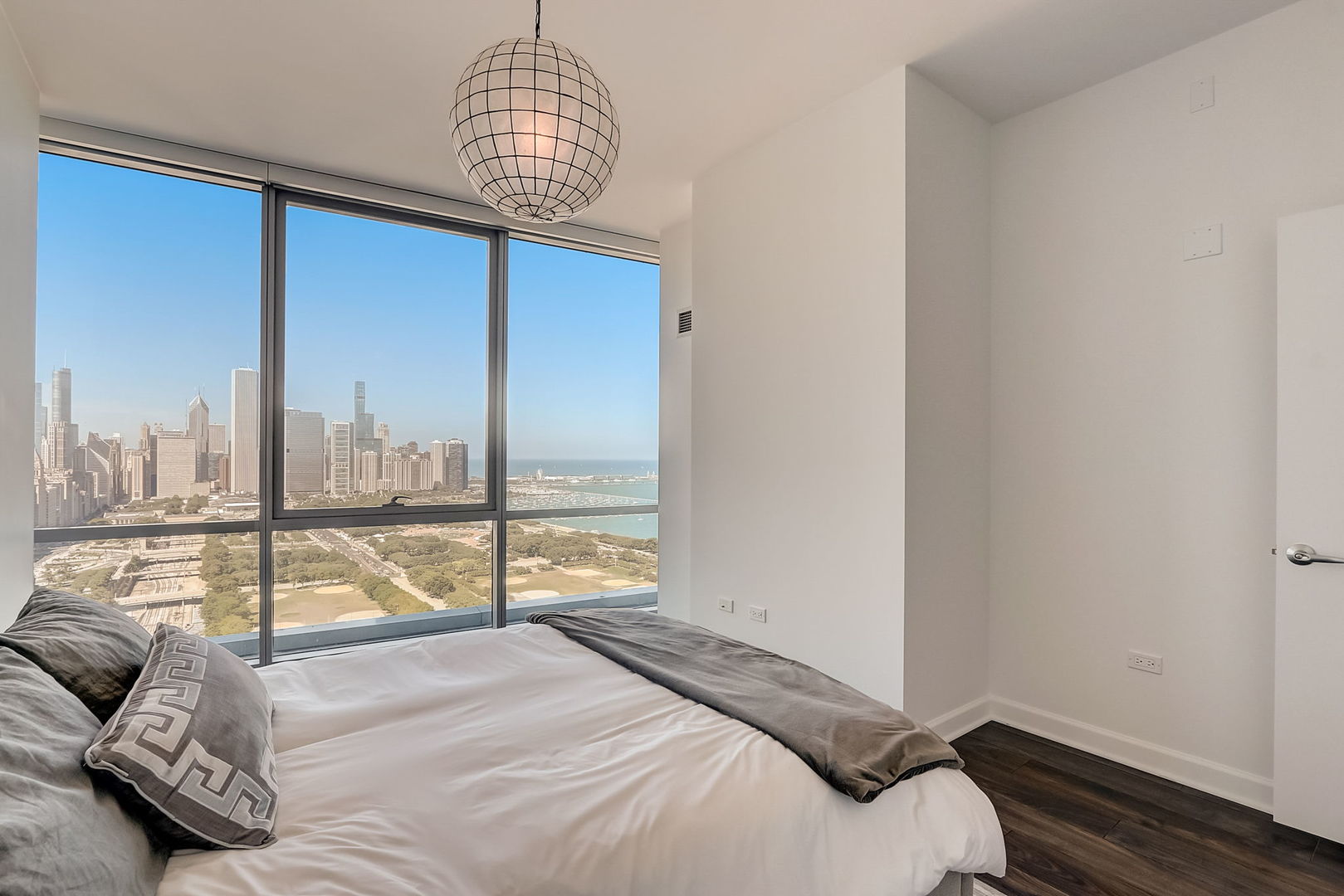 1201 S Prairie Avenue Unit: 3902