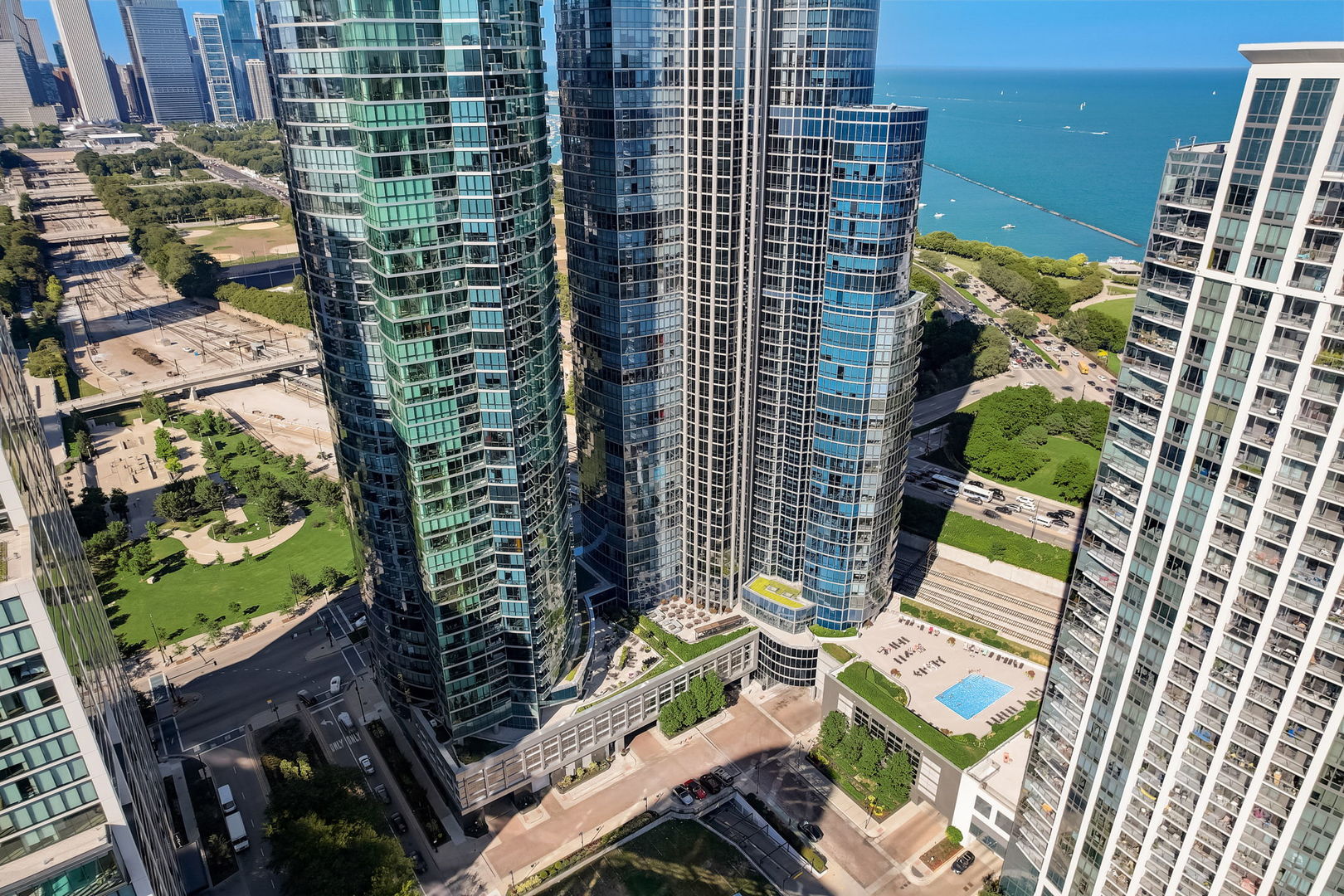 1201 S Prairie Avenue Unit: 3902