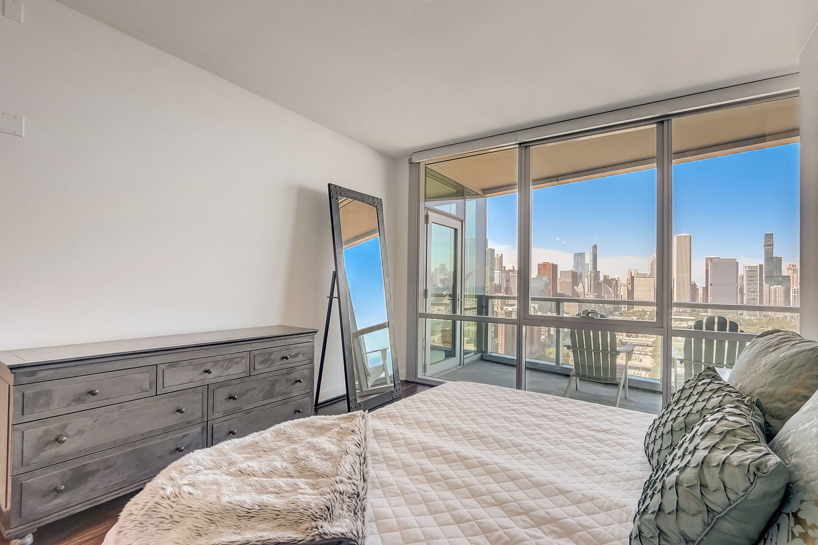 1201 S Prairie Avenue Unit: 3902