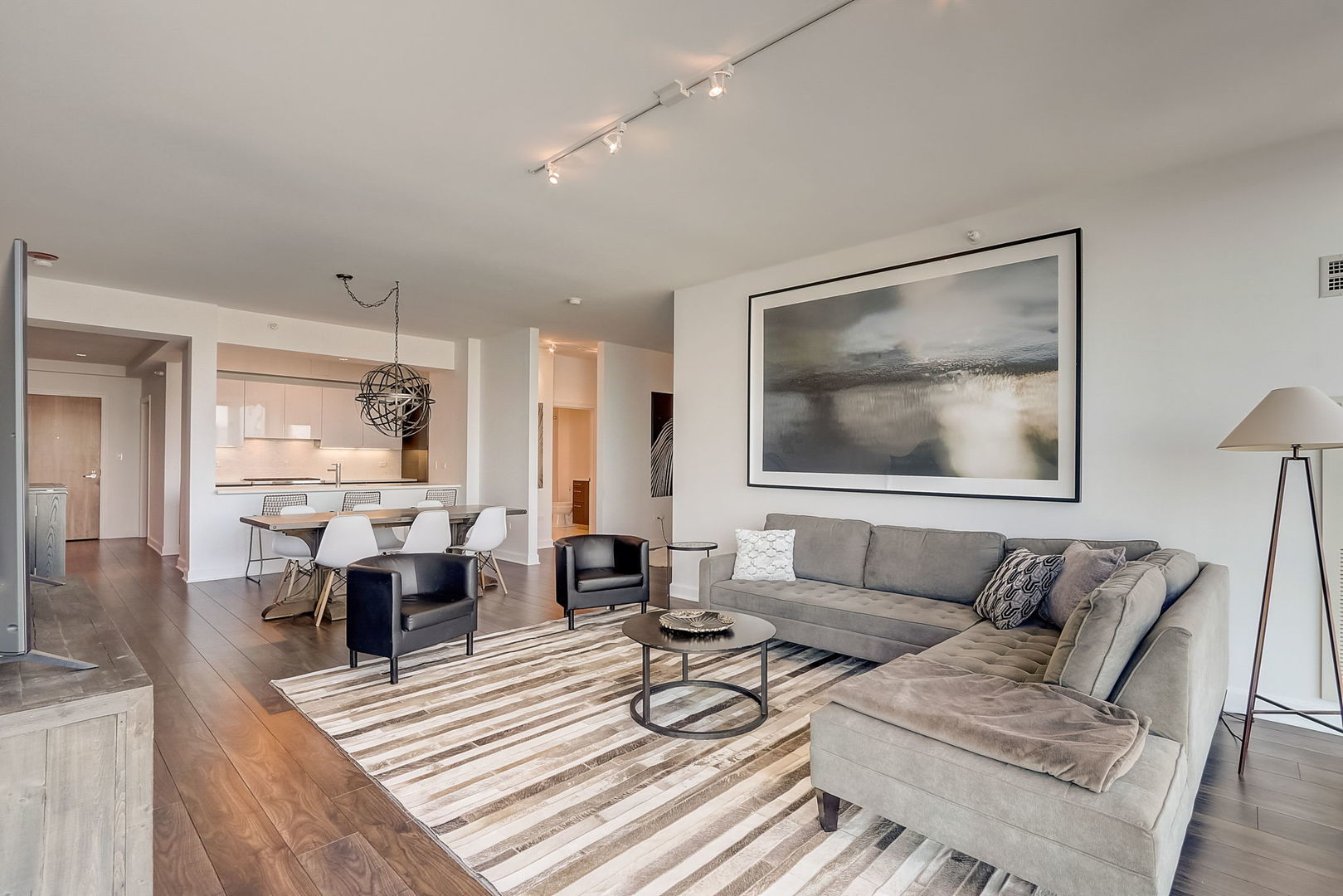 1201 S Prairie Avenue Unit: 3902