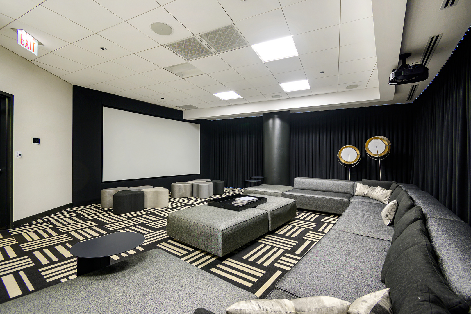 1201 S Prairie Avenue Unit: 3902