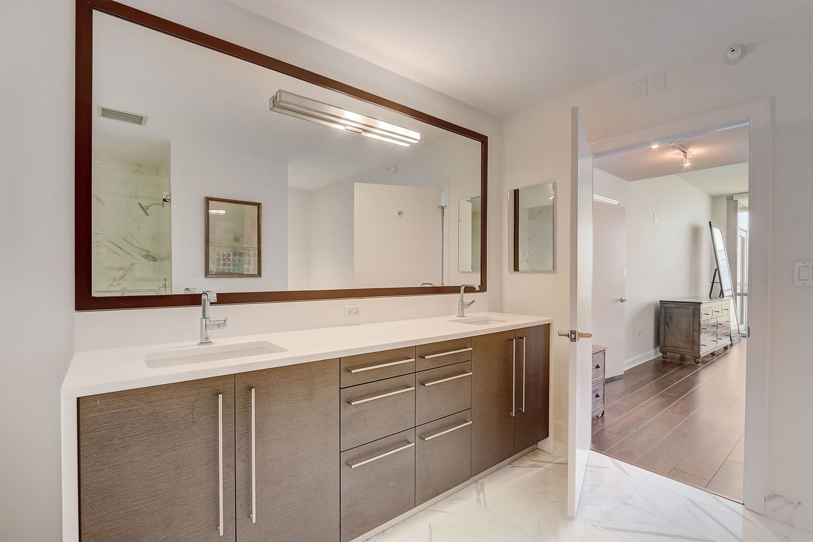 1201 S Prairie Avenue Unit: 3902