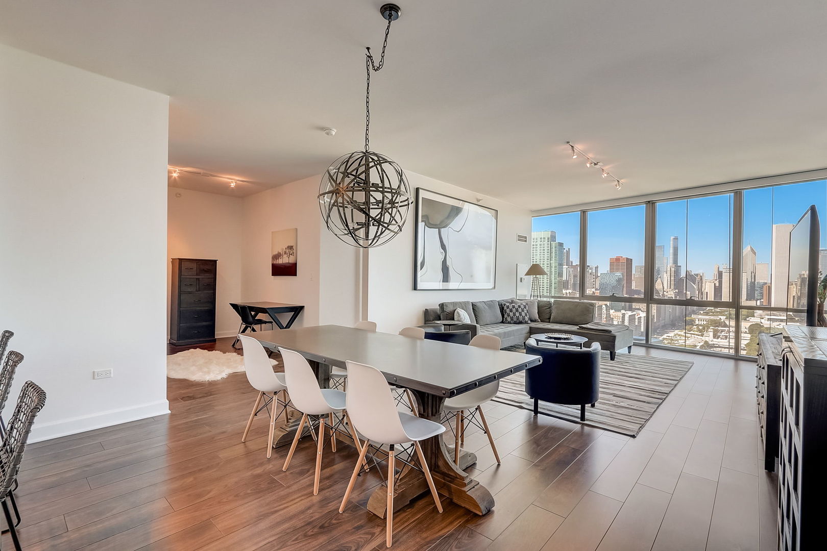 1201 S Prairie Avenue Unit: 3902