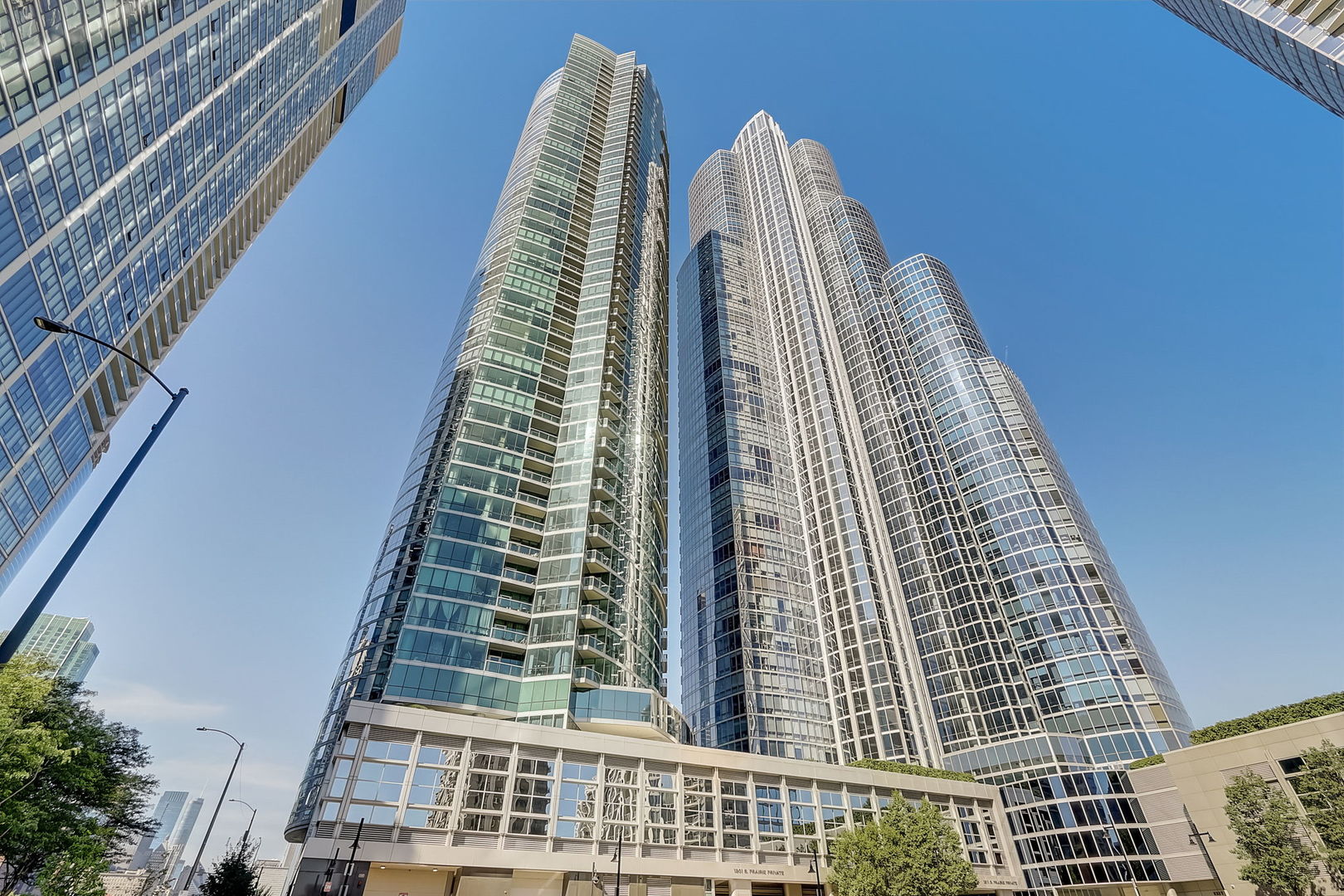 1201 S Prairie Avenue Unit: 3902