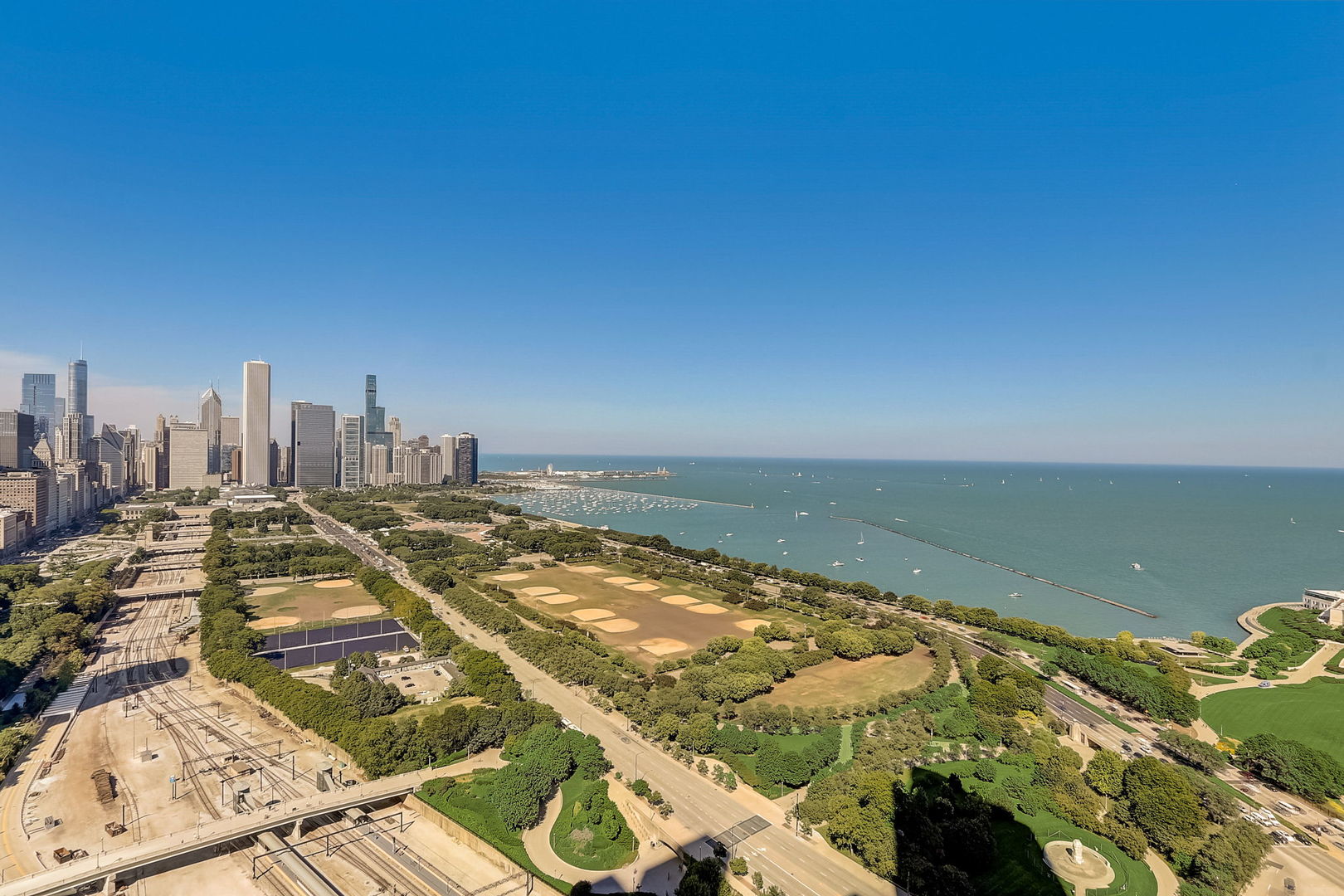 1201 S Prairie Avenue Unit: 3902