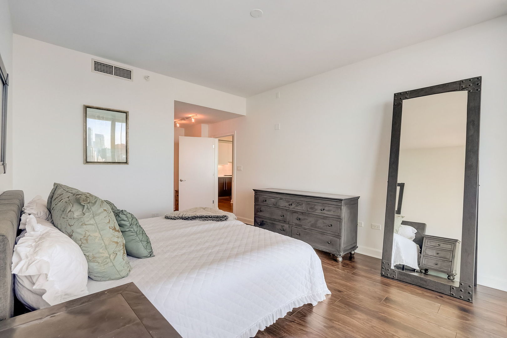 1201 S Prairie Avenue Unit: 3902