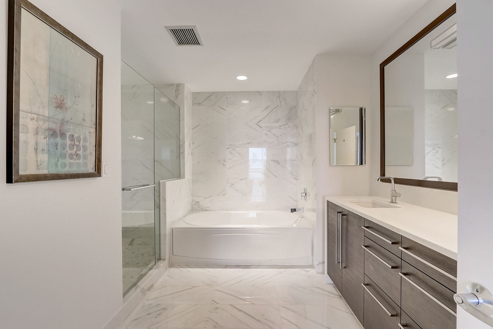 1201 S Prairie Avenue Unit: 3902