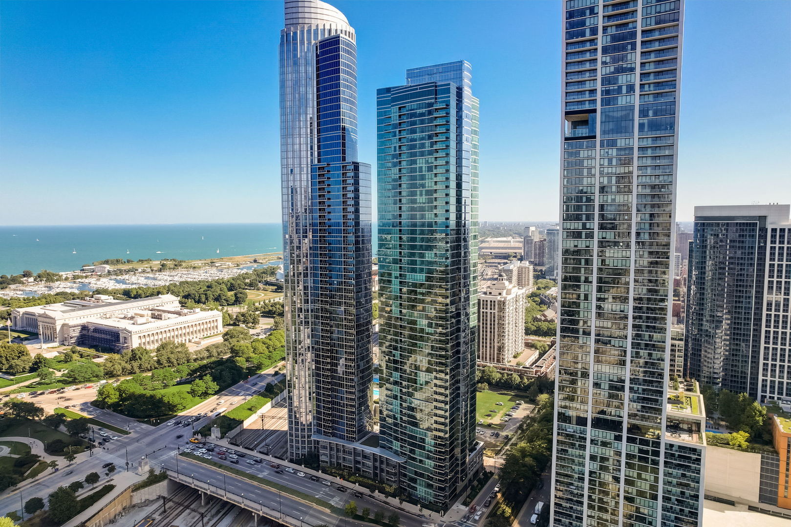 1201 S Prairie Avenue Unit: 3902