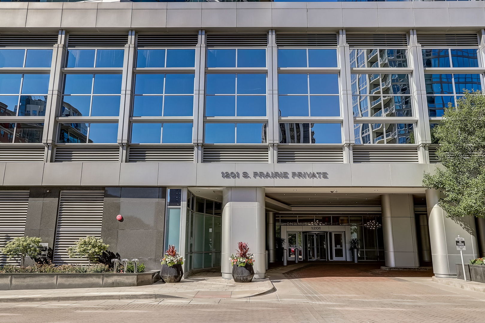 1201 S Prairie Avenue Unit: 3902