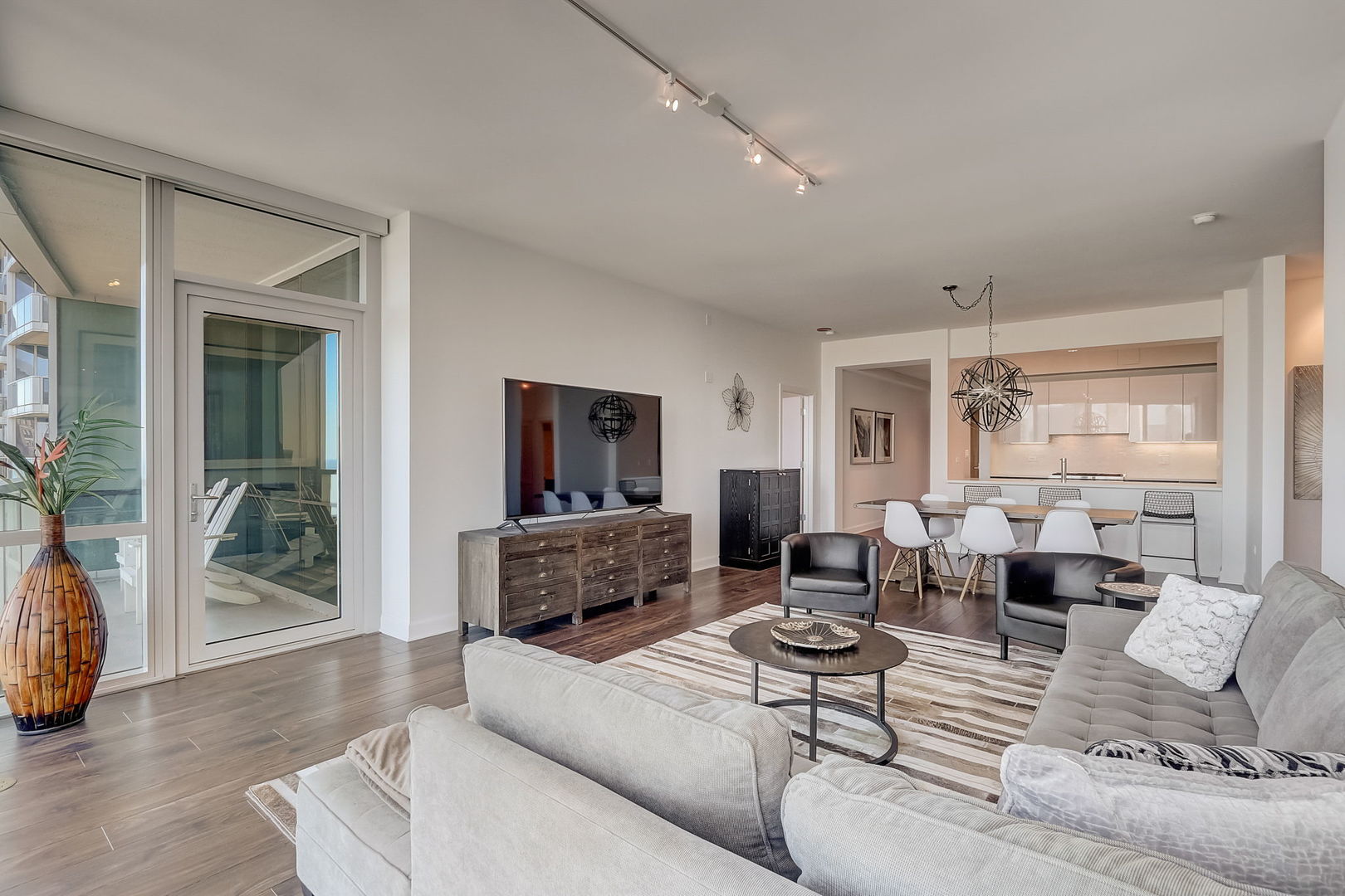 1201 S Prairie Avenue Unit: 3902