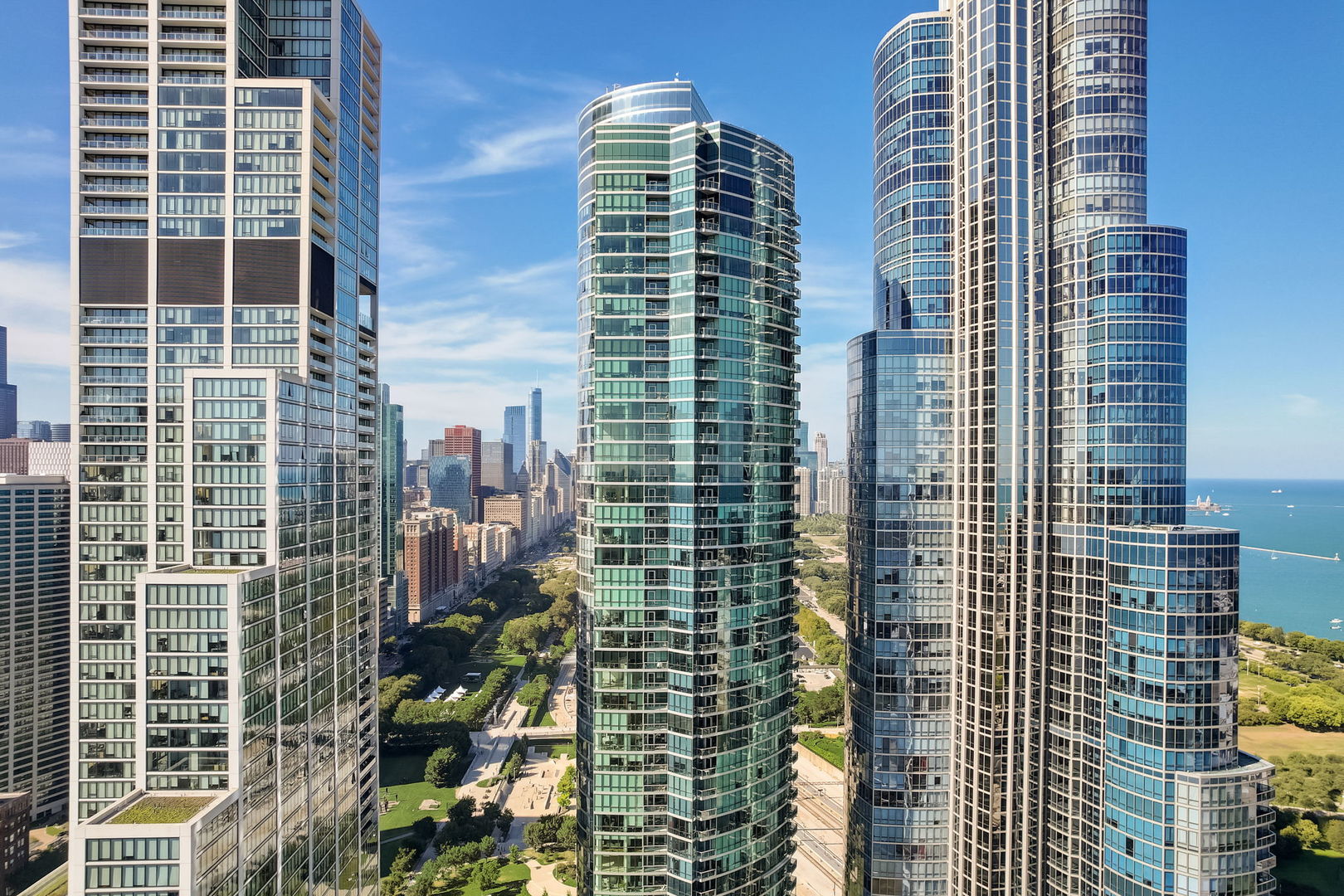 1201 S Prairie Avenue Unit: 3902