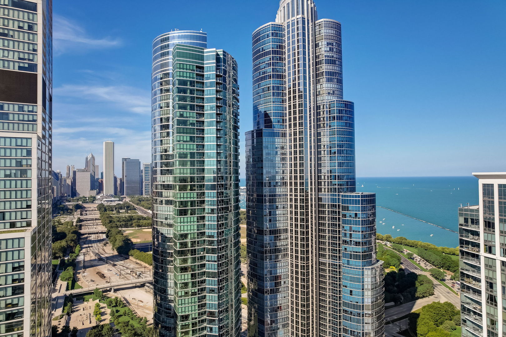 1201 S Prairie Avenue Unit: 3902