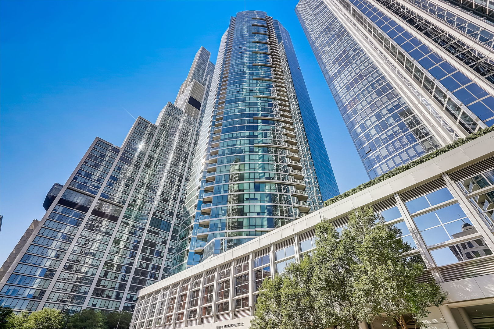 1201 S Prairie Avenue Unit: 3902