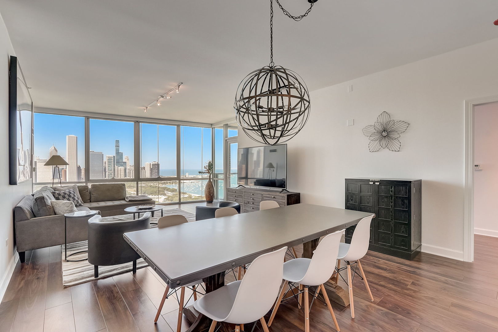 1201 S Prairie Avenue Unit: 3902