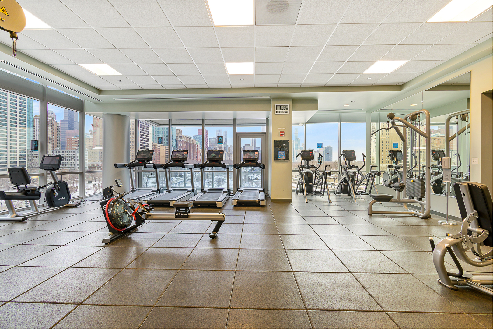 1201 S Prairie Avenue Unit: 3902