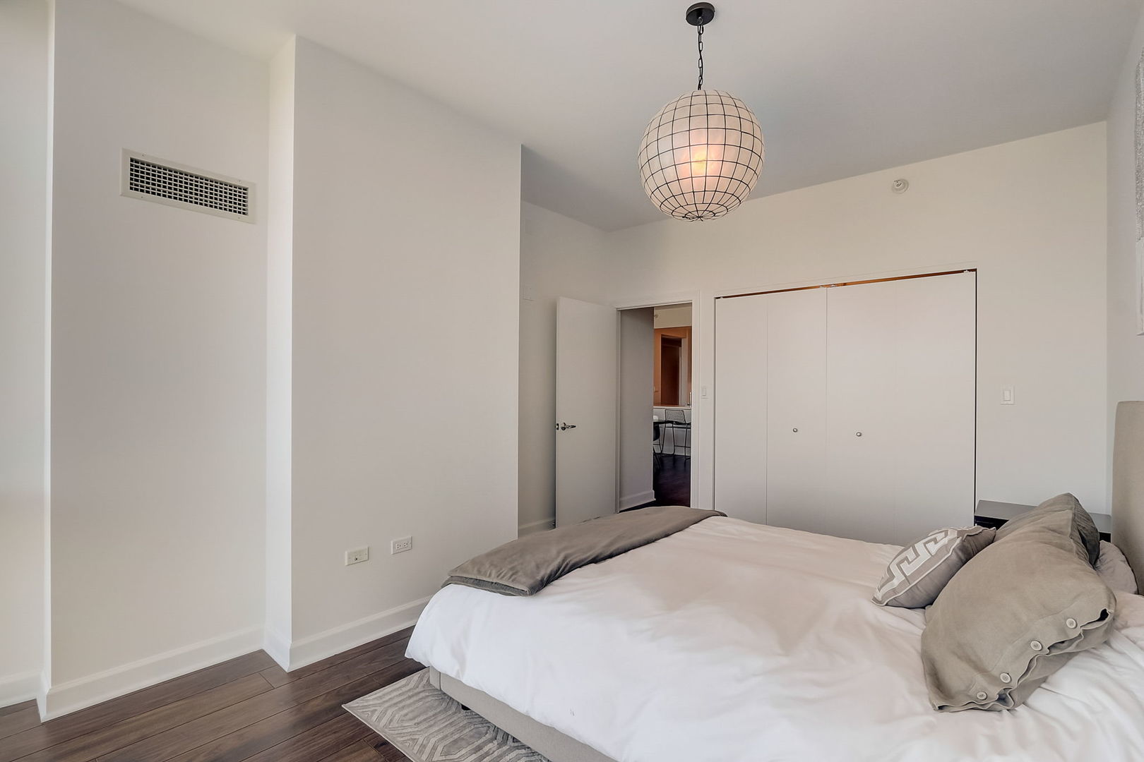 1201 S Prairie Avenue Unit: 3902