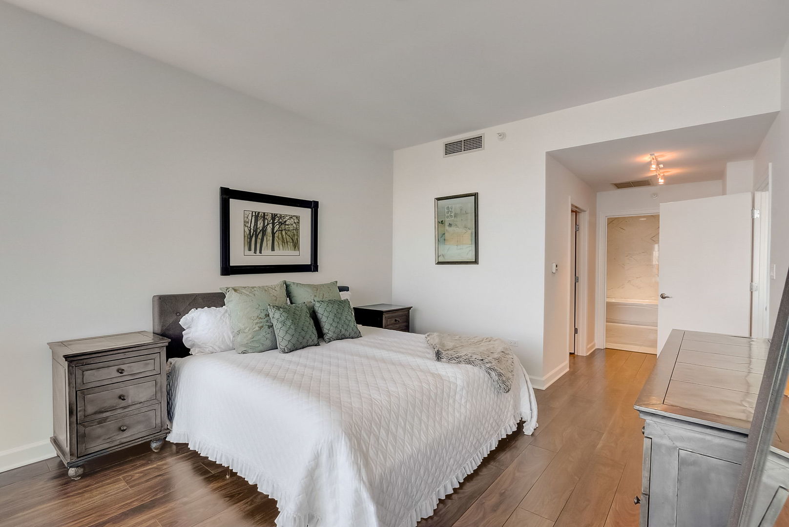 1201 S Prairie Avenue Unit: 3902