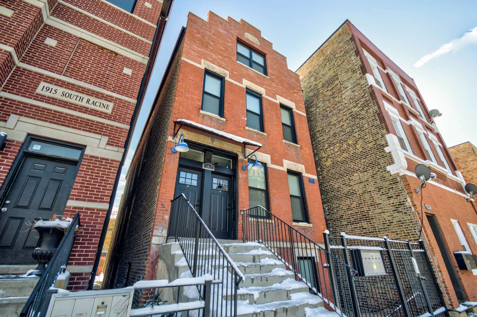 1917 S Racine Avenue Unit: 2F