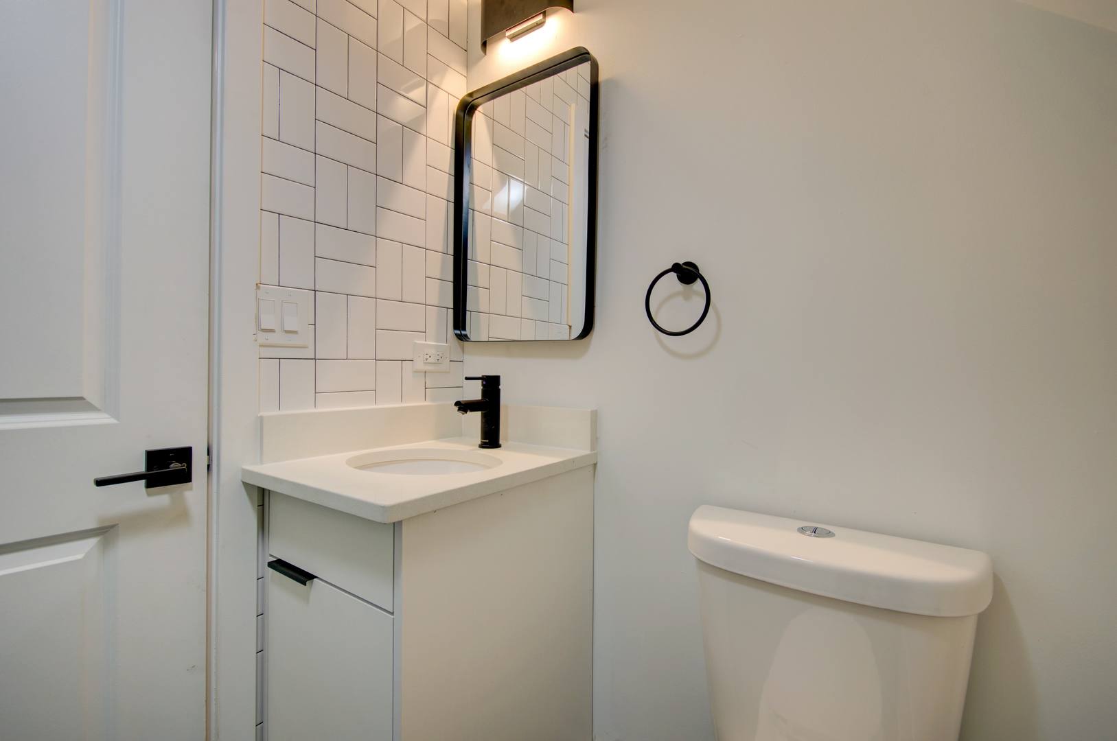 1917 S Racine Avenue Unit: 2F