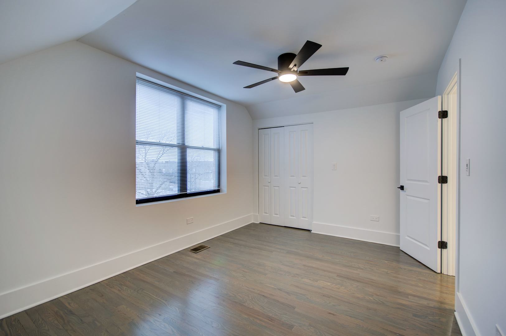 1917 S Racine Avenue Unit: 2F