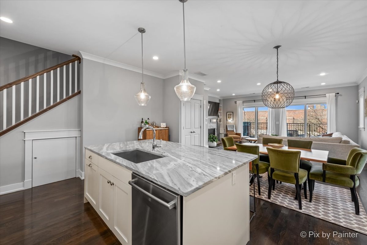 4007 N Paulina Street Unit: 4N