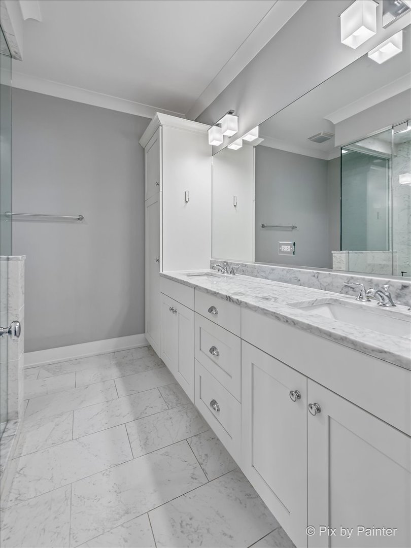 4007 N Paulina Street Unit: 4N