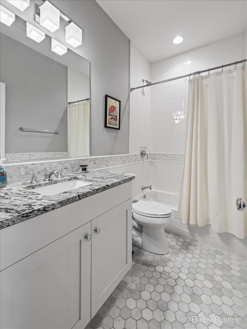 4007 N Paulina Street Unit: 4N