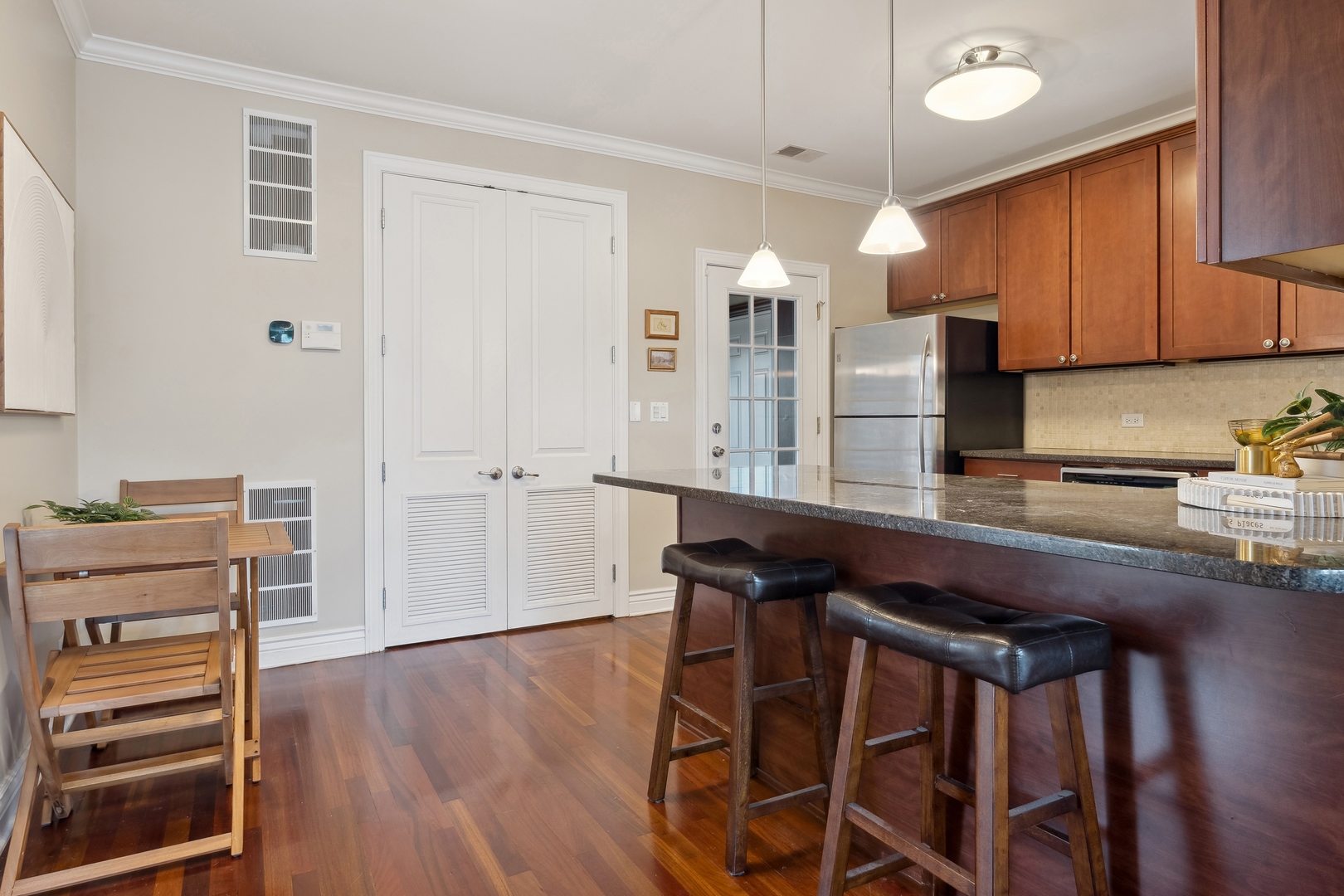 3543 N Lakewood Avenue Unit: 3