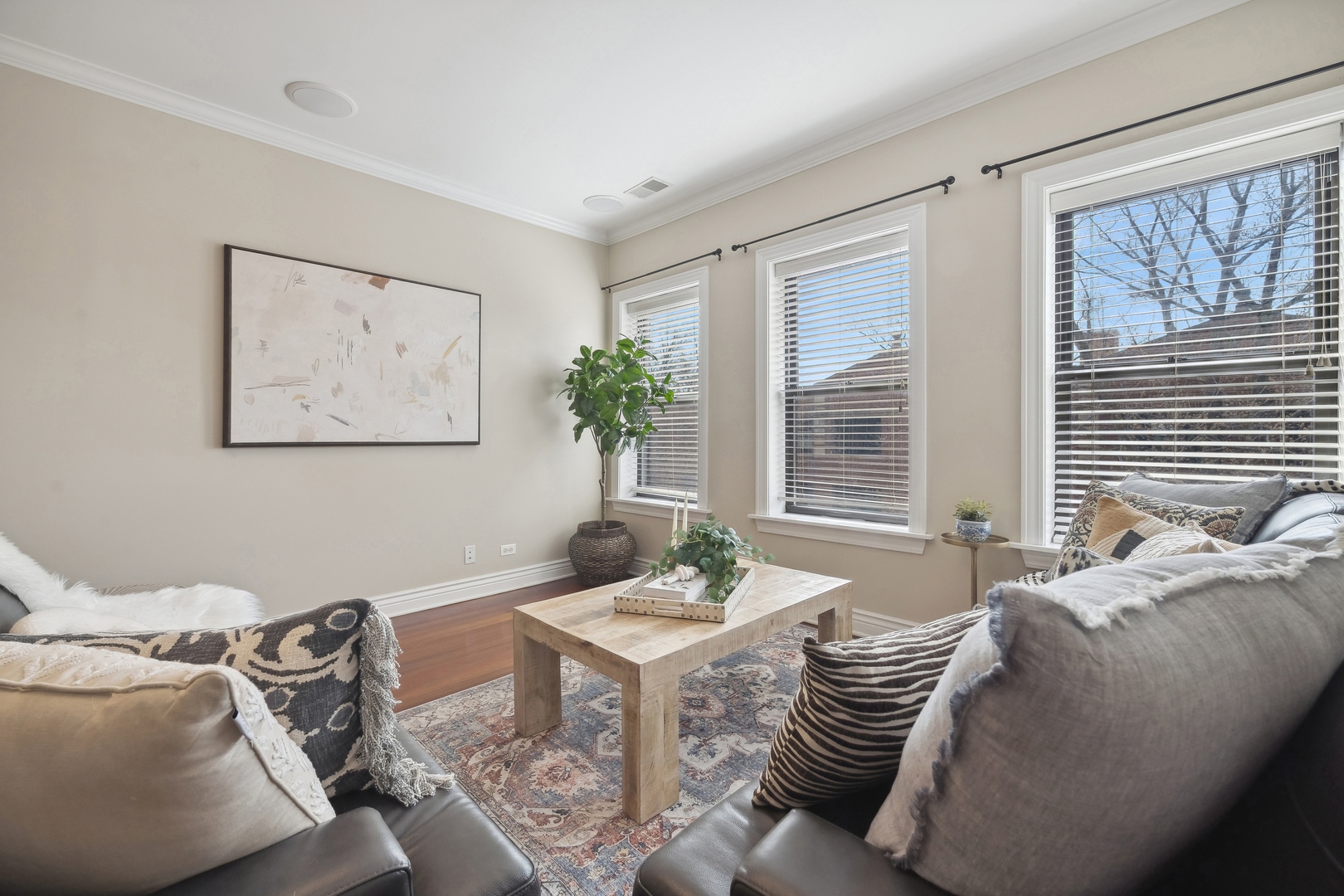 3543 N Lakewood Avenue Unit: 3