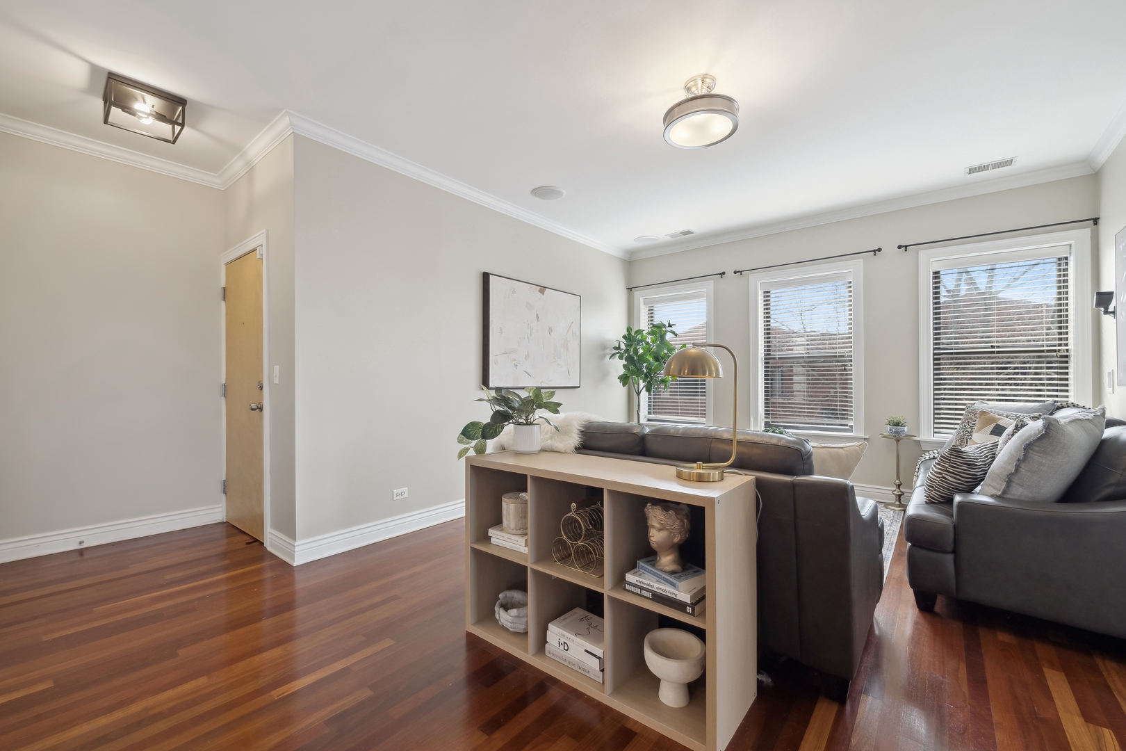 3543 N Lakewood Avenue Unit: 3