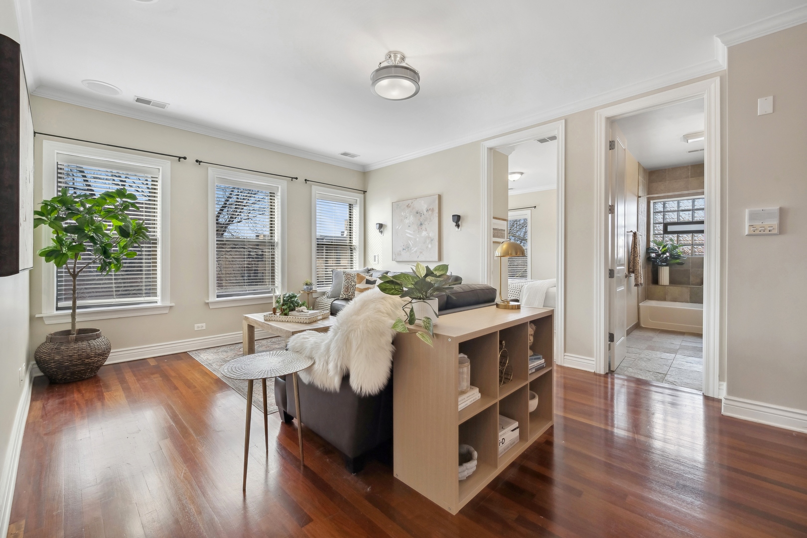 3543 N Lakewood Avenue Unit: 3