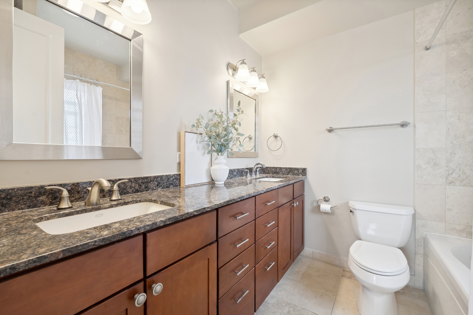3543 N Lakewood Avenue Unit: 3
